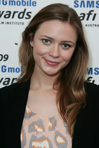 Maeve Dermody Bra Size, Age, Weight, Height, Measurements - Celebrity Sizes