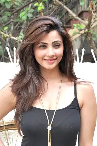 Daisy Shah Net Worth Celebrity Sizes