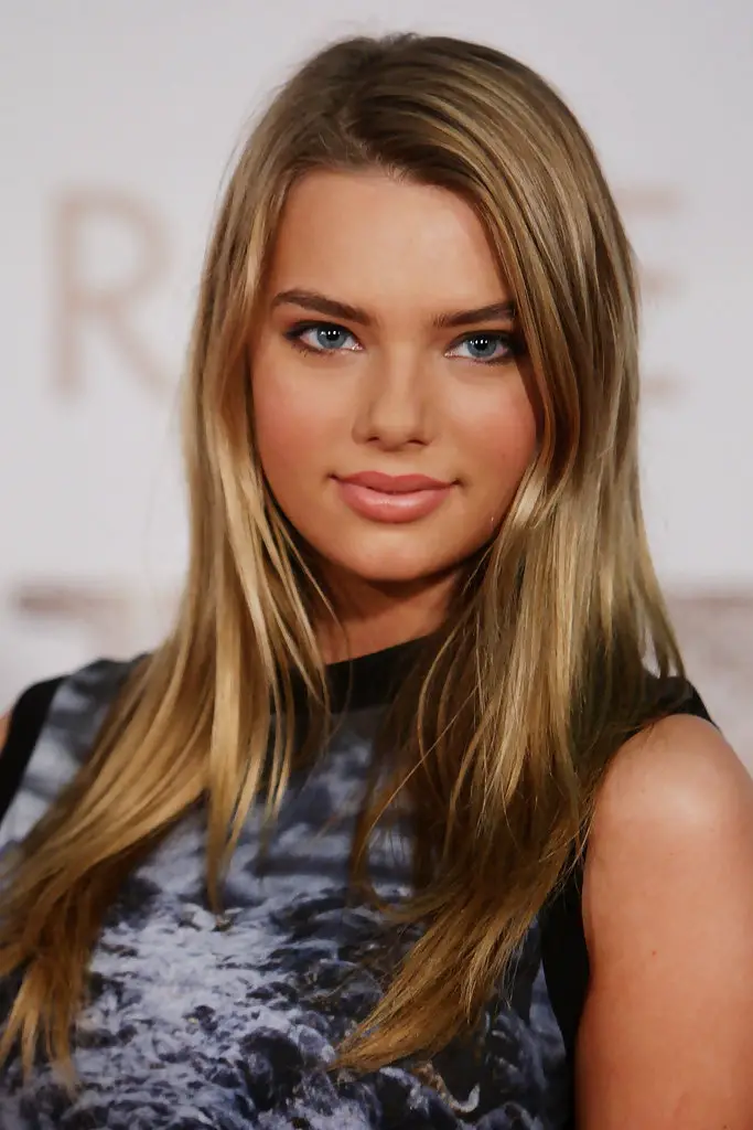 The 33-year old daughter of father (?) and mother(?) Indiana Evans in 2024 photo. Indiana Evans earned a  million dollar salary - leaving the net worth at 1 million in 2024
