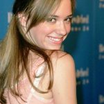 Andrea Bowen Bra Size, Age, Weight, Height, Measurements