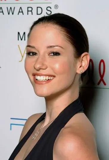 Chyler Leigh Bra Size, Age, Weight, Height, Measurements - Celebrity Sizes
