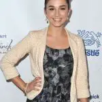 Molly Ephraim Bra Size, Age, Weight, Height, Measurements