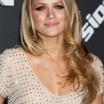 Shantel VanSanten Bra Size, Age, Weight, Height, Measurements