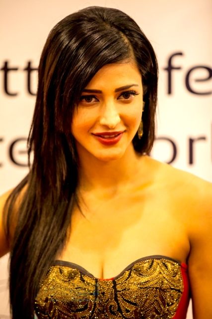 Shruti Haasan Bra Size Age Weight Height Measurements Celebrity Sizes