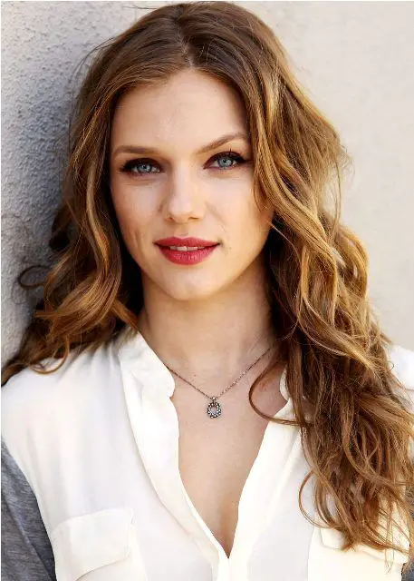 Tracy Spiridakos Bra Size Age Weight Height Measurements