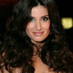 Idina Menzel Bra Size, Age, Weight, Height, Measurements