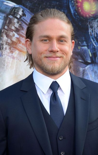 Charlie Hunnam Age, Weight, Height, Measurements - Celebrity Sizes