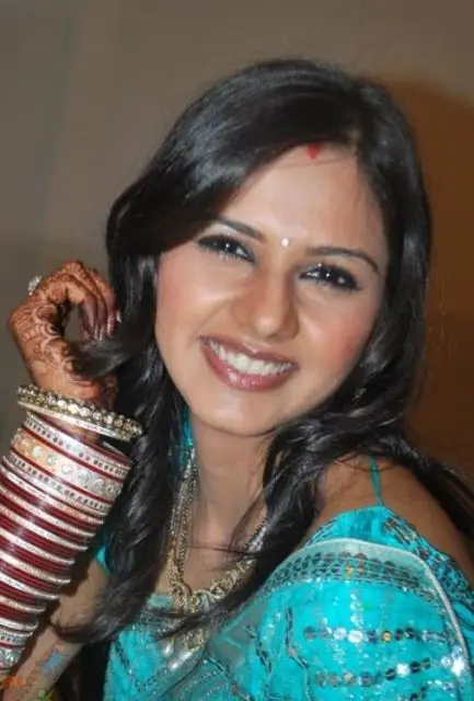 Daljeet Kaur Bhanot Bra Size, Age, Weight, Height, Measurements ...