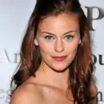 Cassidy Freeman Bra Size, Age, Weight, Height, Measurements