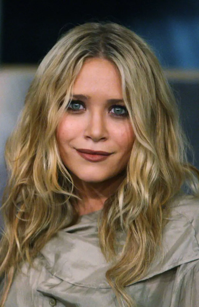 Mary-Kate Olsen Plastic Surgery Before and After - Celebrity Sizes