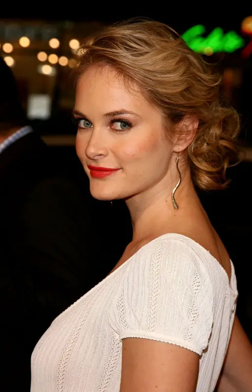 Rachel Blanchard Bra Size, Age, Weight, Height, Measurements