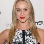 Becca Tobin Bra Size, Age, Weight, Height, Measurements