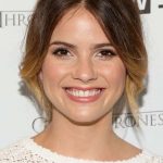 Shelley Hennig Net Worth