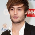 Douglas Booth Net Worth