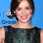 Elizabeth Henstridge Net Worth