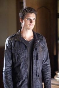 Robbie Amell