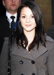 Kathryn Prescott 