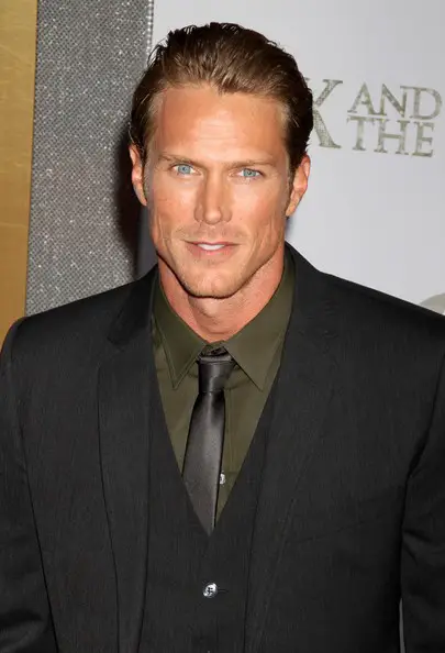 Jason Lewis Net Worth - Celebrity Sizes.