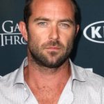 Sullivan Stapleton Net Worth