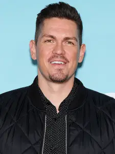 Steve Howey