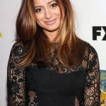 Noureen DeWulf Net Worth