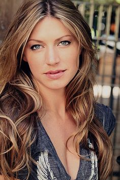 Jes Macallan Bra Size Age Weight Height Measurements Celebrity Sizes