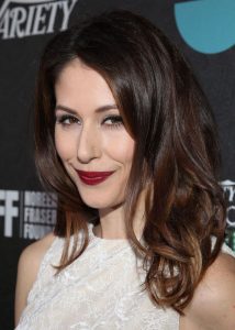 Amanda Crew