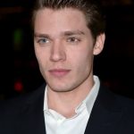 Dominic Sherwood Age, Weight, Height, Measurements