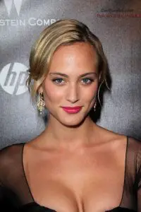 Nora Arnezeder