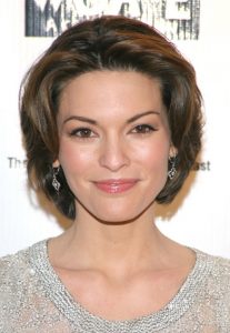 Alana De La Garza