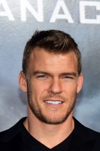 Alan Ritchson 