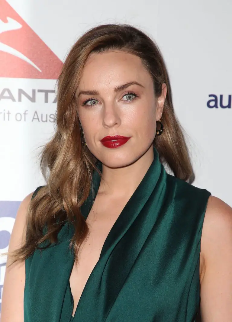 Jessica McNamee Net Worth Celebrity Sizes