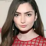 Emily Robinson Bra Size, Age, Weight, Height, Measurements