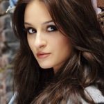 Melanie Papalia Bra Size, Age, Weight, Height, Measurements