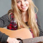 Taylor Hickson Bra Size, Age, Weight, Height, Measurements