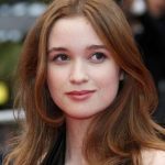 Alice Englert Net Worth