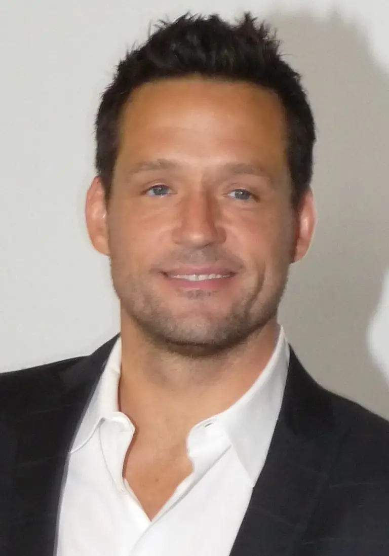 Josh Hopkins Age, Weight, Height, Measurements Celebrity Sizes