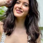 Shanaya Kapoor Bra Size, Age, Weight, Height, Measurements